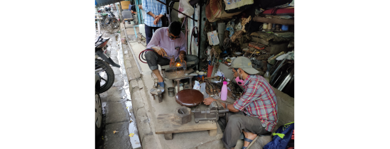 Sarfaraz and Eklaakh in their workshop, working together to grind and cut the pieces.