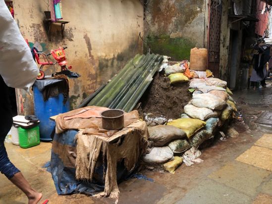 Storage of the raw material outside the houses.