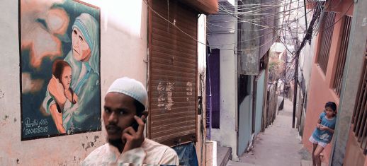 Dharavi left – Sao Paulo (Paraisopolis), right