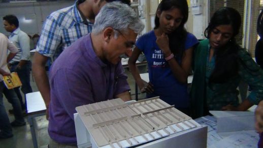 Rajeev Kathpalia of the Vastu Shipla Foundation in Ahmadabad looking at students’ project.