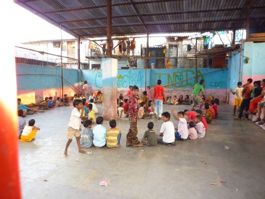 Before the opening Himanshu, Olie, Nash, Yumiko, Karin and others organized a game for all the kids in the Ambedkar Hall, 1 minute away from the Shelter.