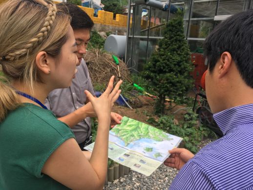 Discussing the possibility of setting up base of the network with officials of the botanical garden. 