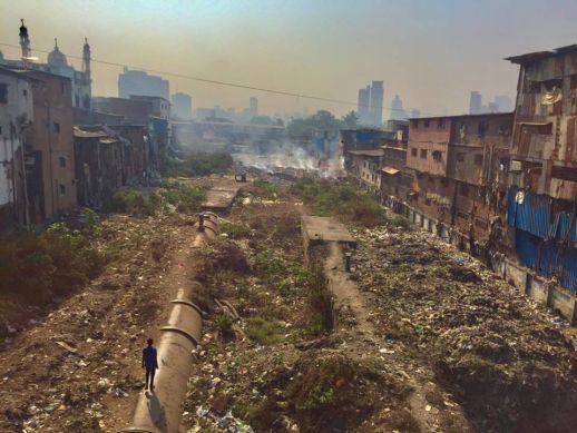 An image of two water pipes which run straight through Dharavi. These provide water for a majority of Southern Mumbai.