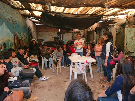 Andres conducts a workshop at Altos Del Pino