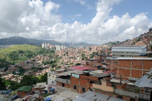 A blue dot in the distance, the Simón Bolívar School is an icon in South Petare, due to its size in comparison to the homes of San Blas. Photograph by Stephanie Marcelot.