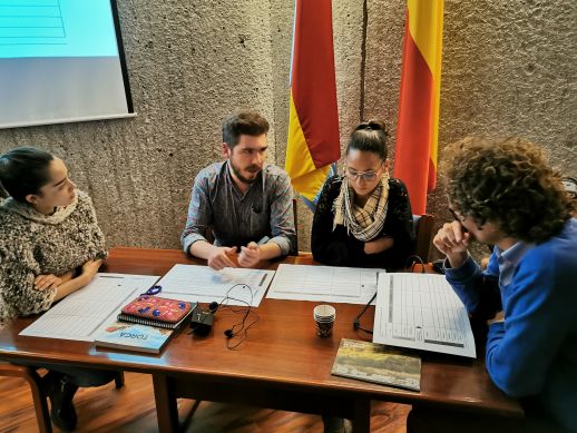 Attendees in an open discussion on the evaluation of the effectiveness of community projects.