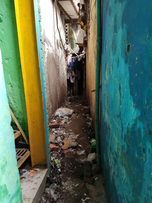 A narrow passageway to the west of the existing toilet block