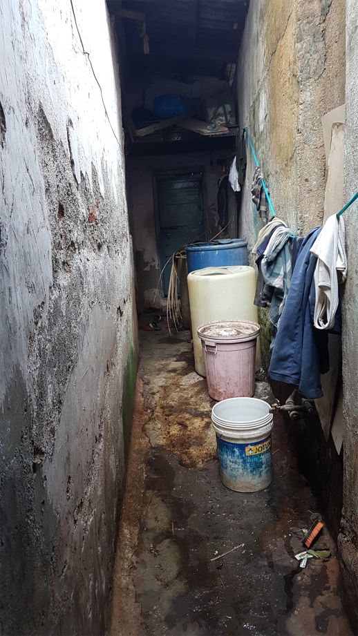 Narrow lane leading to the chaiwala's rented room
