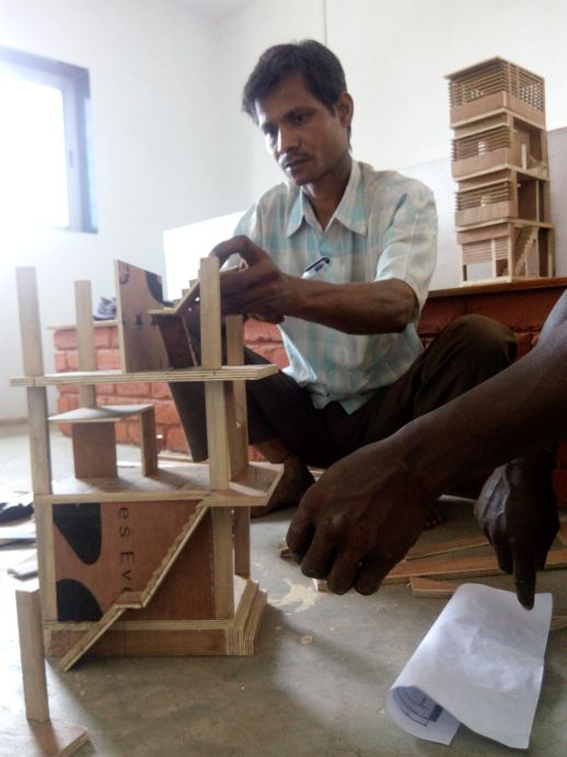 Manoj Vishwakarma, at work in Mumbai